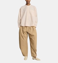 Cette chemise Chypre droite en coton col officier Soeur