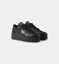 Baskets basses en cuir signature Prada