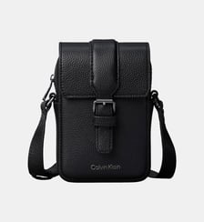 Sac pochette grainé en cuir Calvin Klein