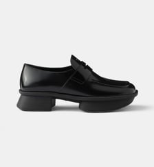 Mocassins à talons signature en cuir brossé Prada