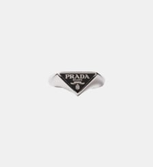 Bague en argent émaillé signature Prada