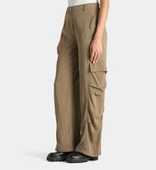 Pantalon Tula cargo en viscose effet froissé Holzweiler