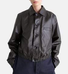 Blouson court en cuir fermeture boutonnée Lemaire
