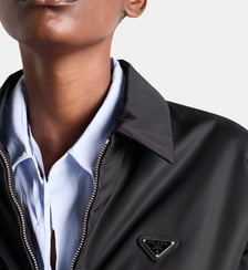 Blouson droit matelassé avec signature Prada