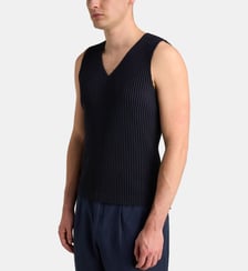 Top sans manches basique plissé HOMME PLISSÉ ISSEY MIYAKE