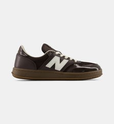 Baskets basses T500 en cuir effet glossy New Balance
