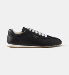 Baskets basses en cuir signature Prada
