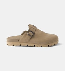 Mules plates en veau velours Prada