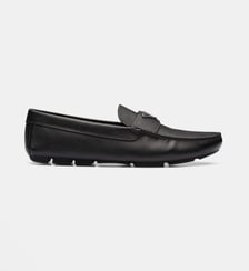 Mocassins en cuir saffiano signature semelle crantée Prada