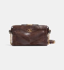 Petit sac Panthea en daim et cuir nappa à motif chevrons Valentino Garavani