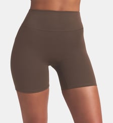 Short Biker ajusté signature NikeSkims