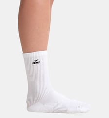 Chaussettes classiques Dri-FIT Pilates Grip Crew NikeSKIMS