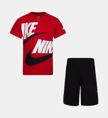 Ensemble t-shirt et short griffés Nike