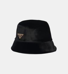 Bob en velours signature Prada