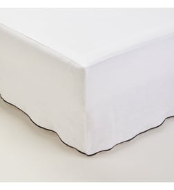 Blanc pur et bourdon noir