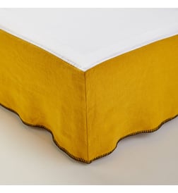Ocre et feston noir