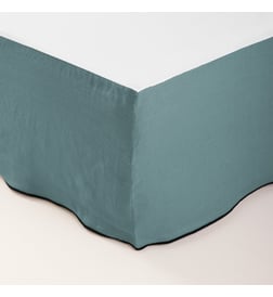 Vert de gris et bourdon noir