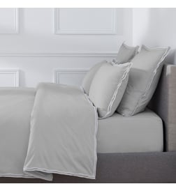 Light grey et white