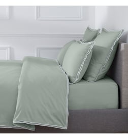 Light green et white