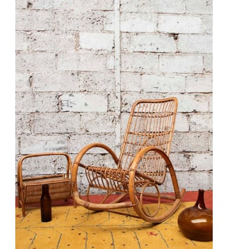 Rocking-chair en rotin clair Alibert N°68- Produit chiné - Debongout - Bois clair
