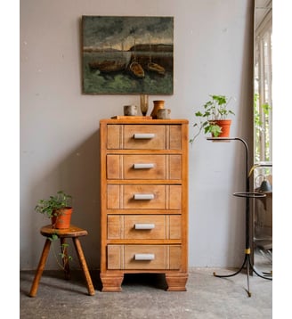 Commode au bois sculpté Garance N°741- Produit chiné - Debongout - Bois clair