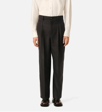 Pantalon rayé en laine coupe carotte taille haute - AMI Paris - Gris carbone et marron choco