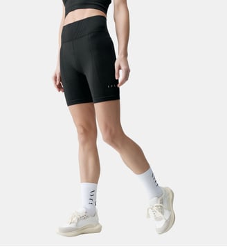 Short de sport India effet gainant - Born Living Yoga - Noir profond