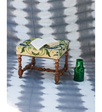 Repose-pied ancien brodé Jean-Philippe N°99- Produit chiné - Debongout - Bois foncé