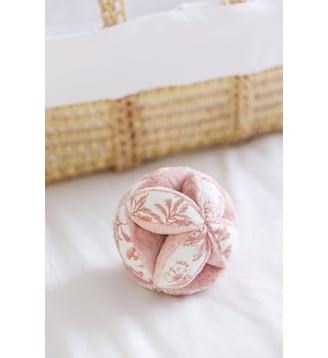 Balle sensorielle - Imprimé inspiration Toile de Jouy - Tartine Et Chocolat - Rose