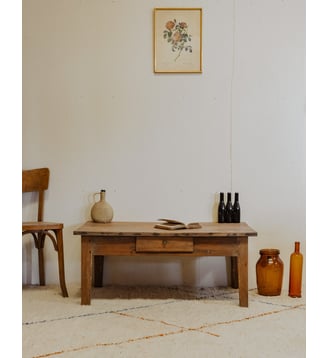 Table basse en noyer Léonie N°897- Produit chiné - Debongout - Bois clair