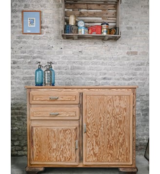 Buffet en pin massif Gilbert N°1793- Produit chiné - Debongout - Bois foncé