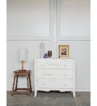 Commode en bois patinée Garance N°199- Produit chiné - Debongout - Blanc