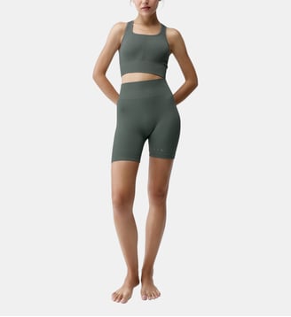 Short de sport Eris effet seconde peau - Born Living Yoga - Sauge douce