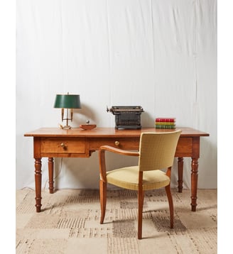 Bureau en bois clair Edouard N°539- Produit chiné - Debongout - Bois clair
