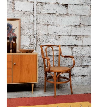 Fauteuil canné en bois Ernest N°588- Produit chiné - Debongout - Bois clair