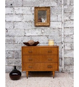 Elégante commode Olga N°1051- Produit chiné - Debongout - Bois clair