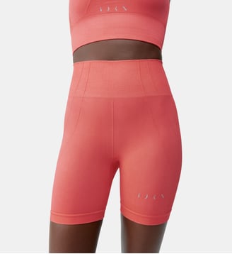 Short Moulant de Sport Seamless URDHVA - Born Living Yoga - Corail