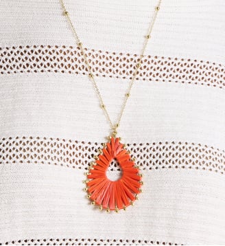 Collier effet raphia - La Fée Maraboutée - Paprika