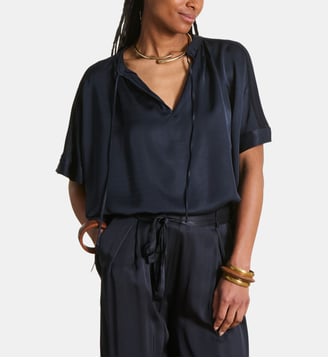 Blouse ample en satin encolure tunisienne - La Fée Maraboutée - Vert feijoa