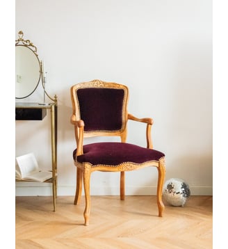 Fauteuil en velours violet Ernest N°689- Produit chiné - Debongout - Bois clair
