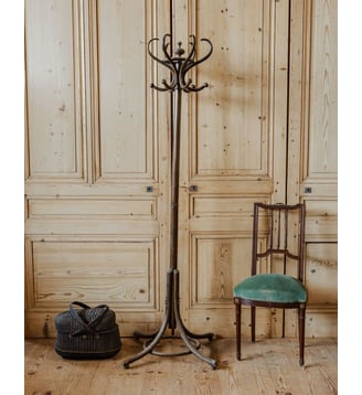 Porte-manteau en bois Max N°337- Produit chiné - Debongout - Bois foncé
