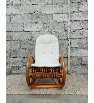 Superbe rocking-chair Alibert N°96- Produit chiné - Debongout - Bois clair