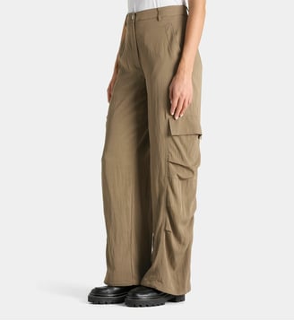 Pantalon Tula cargo en viscose effet froissé - Holzweiler - Marron