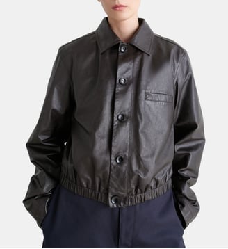 Blouson court en cuir fermeture boutonnée  - Lemaire - Black cherry