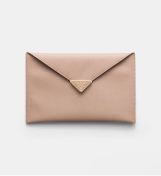 Pochette enveloppe en cuir Saffiano signature - Prada - Poudre