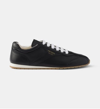 Baskets basses en cuir signature - Prada - Noir