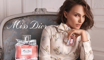 Il s'agit d'une campagne publicitaire pour le parfum Miss Dior, mettant en scène l'actrice Natalie Portman.